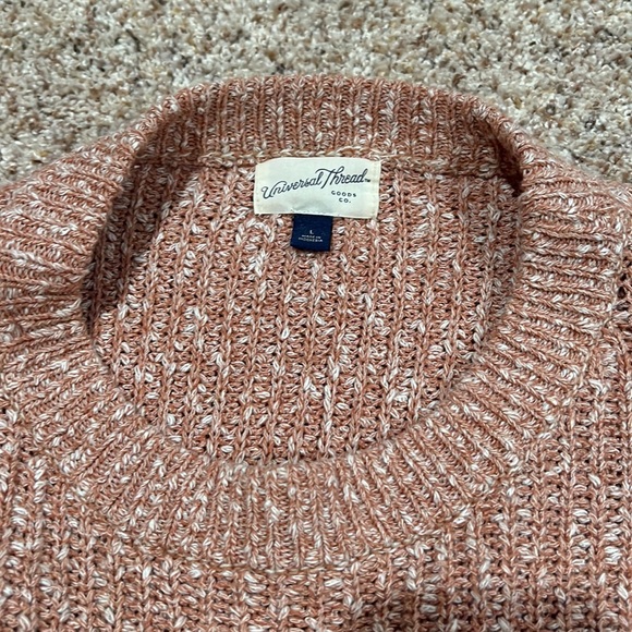 Universal Thread-Sweater - Picture 3 of 3